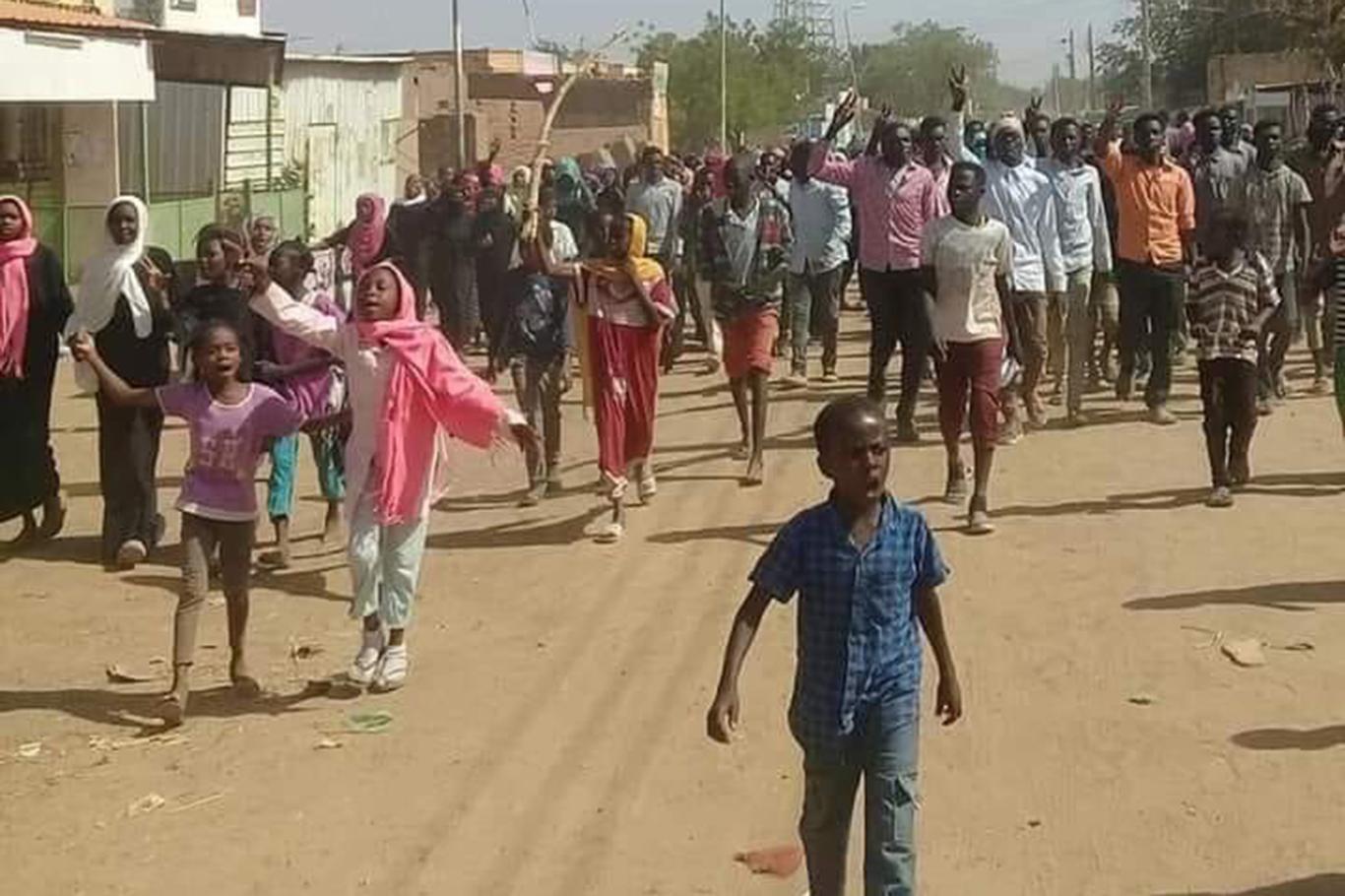 Sudan'daki protestolarda ölenlerin sayısı 37'ye yükseldi